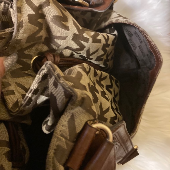 Michael kors authentic handbag - Picture 12 of 12